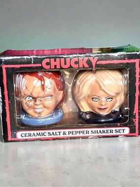 New Chucky and bride of chucky ceramic salt & pepper Halloween  shakers